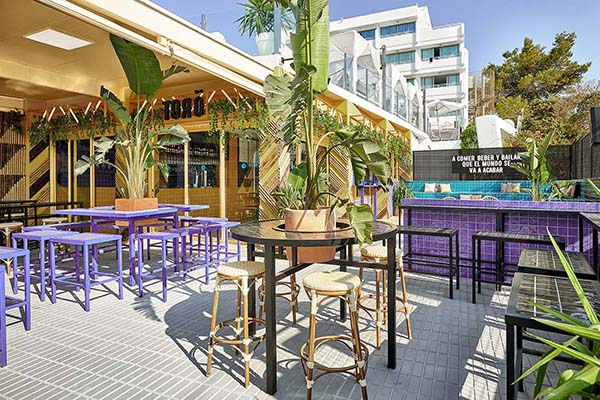 酒吧TORÖ， Ibiza体育酒吧，Sant Antoni de Portmany，由Masquespacio设计
