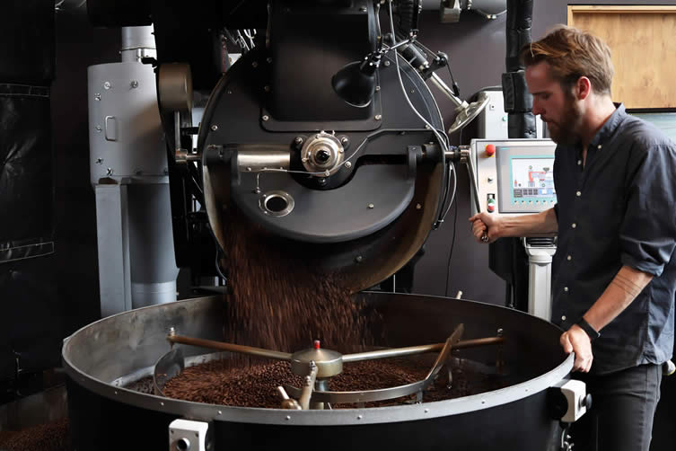 完美的咖啡不仅仅是高品质的青豆，这是关于它是如何烤和酿造的