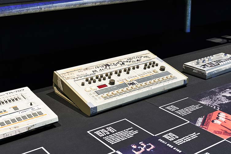 电子：从Kraftwerk到化学兄弟展览的装置