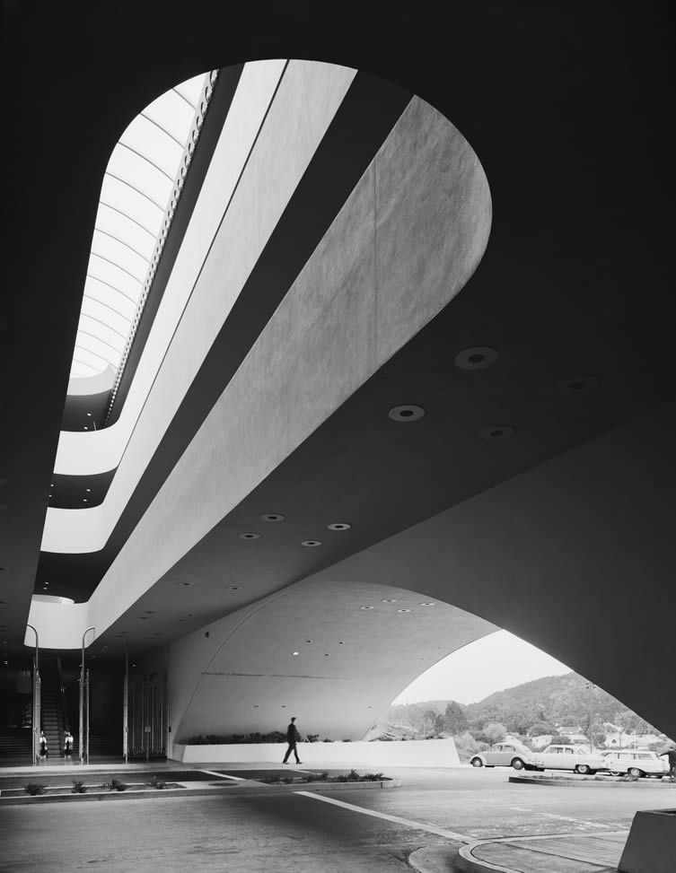 马林县市民中心，弗兰克·劳埃德·赖特（Frank Lloyd Wright），加利福尼亚州圣拉斐尔，1963年