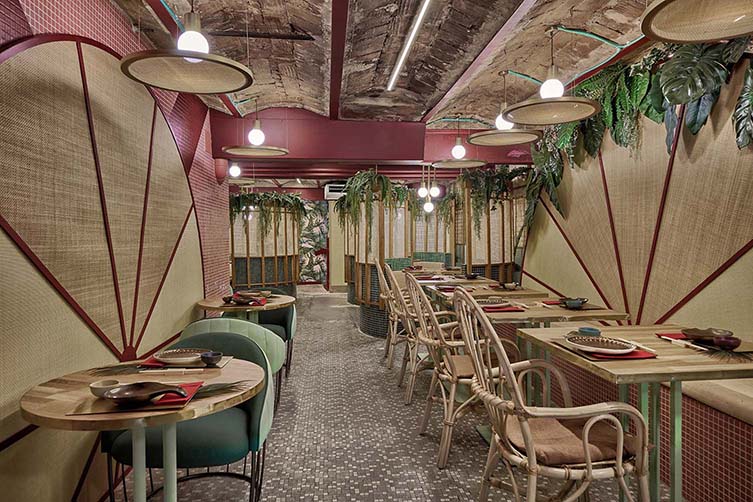 Kaikaya Valencia，Masquespacio设计的热带寿司餐厅