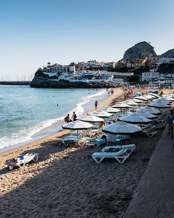 一个怀旧的放松和休养的天堂，小海滩屋巴塞罗那提供了一个开关，当城市生活变得太多时，随时准备参与