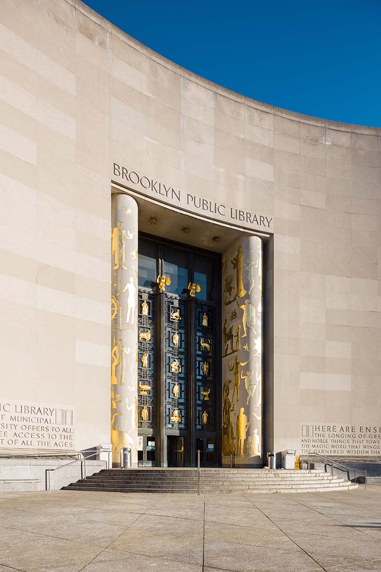 布鲁克林公共图书馆-中央图书馆由阿尔弗雷德·莫顿·吉腾斯和弗朗西斯·凯利设计